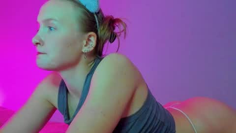 Snapshot of silky_huzelnut chatting on October 10, 9:20 pm Mila online show from October 10, 9:20 pm
