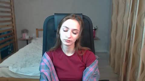 Snapshot of silkymiley chatting on September 19, 8:24 am silkymiley online show from September 19, 8:24 am