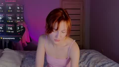 silly___woman online show from August 6, 9:00 pm