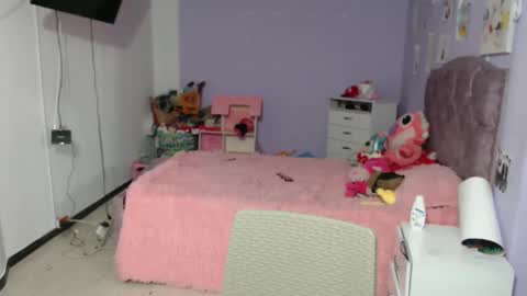 Snapshot of silvanaroberts_ chatting on December 20, 12:30 am  Rouse  online show from December 20, 12:30 am