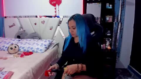   powder    online show from February 14, 1:45 am