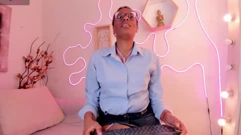 Snapshot of simona_brooke chatting on October 20, 8:34 pm simona_brooke online show from October 20, 8:34 pm