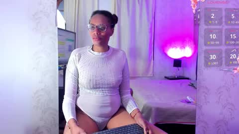Snapshot of simona_brooke chatting on October 10, 10:14 pm simona_brooke online show from October 10, 10:14 pm