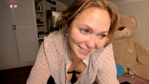 Simona online show from November 2, 10:40 am