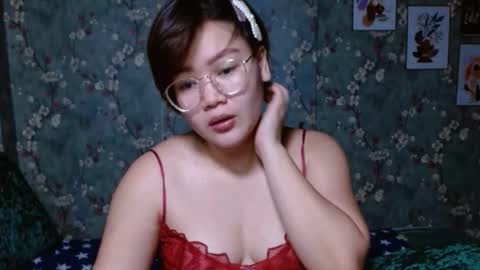 Snapshot of simply_niki chatting on October 2, 11:26 am zia online show from October 2, 11:26 am