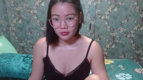 Snapshot of simply_niki chatting on February 17, 2:17 pm zia online show from February 17, 2:17 pm