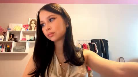 Emma online show from November 19, 1:11 pm