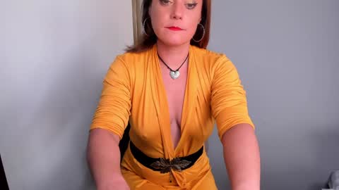 Snapshot of skin_taste chatting on December 4, 6:28 pm TINNA online show from December 4, 6:28 pm