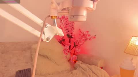 Mila online show from December 22, 6:00 pm