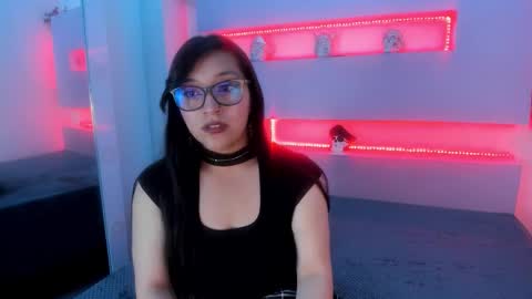 Snapshot of skye_bluee_ chatting on October 1, 3:33 am skye_bluee_ online show from October 1, 3:33 am