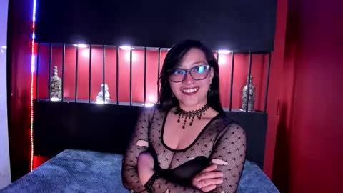 Snapshot of skye_bluee_ chatting on October 18, 3:31 am skye_bluee_ online show from October 18, 3:31 am