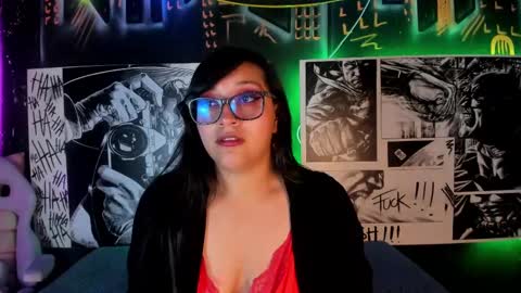 Snapshot of skye_bluee_ chatting on October 19, 3:41 am skye_bluee_ online show from October 19, 3:41 am