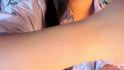 Snapshot of skye_bluee_ chatting on October 9, 3:43 am skye_bluee_ online show from October 9, 3:43 am