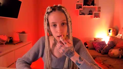 Snapshot of skyewavy chatting on October 12, 11:51 pm online show from October 12, 11:51 pm