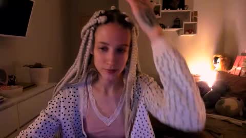 Snapshot of skyewavy chatting on October 10, 10:25 pm online show from October 10, 10:25 pm