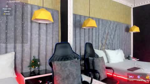 skylerbloom online show from January 9, 3:22 am