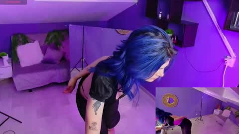 Snapshot of slayq777 chatting on October 8, 10:47 pm Emilia online show from October 8, 10:47 pm