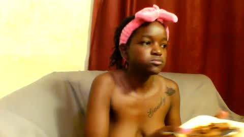 Snapshot of sleek_ass chatting on March 12, 12:26 pm sleek_ass online show from March 12, 12:26 pm