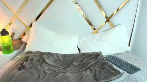 Snapshot of slut_milf_ chatting on October 30, 8:54 pm slut_milf_ online show from October 30, 8:54 pm