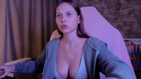Emma online show from April 9, 2:25 am