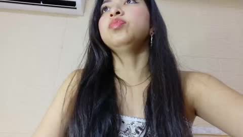 Snapshot of sneakyy_fantasy chatting on September 9, 4:23 am Hellen  online show from September 9, 4:23 am