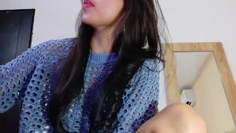 Snapshot of sneakyy_fantasy chatting on February 5, 3:34 am Hellen  online show from February 5, 3:34 am