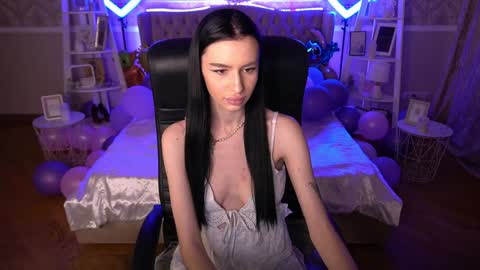 Snapshot of snow_whiteeex chatting on January 19, 1:55 pm snow_whiteeex online show from January 19, 1:55 pm