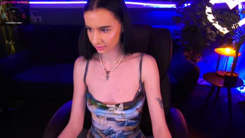 Snapshot of snow_whiteeex chatting on January 30, 2:36 pm snow_whiteeex online show from January 30, 2:36 pm