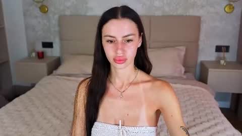 snow_whiteeex online show from June 29, 1:00 pm