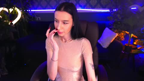 Snapshot of snow_whiteeex chatting on January 22, 6:52 am snow_whiteeex online show from January 22, 6:52 am