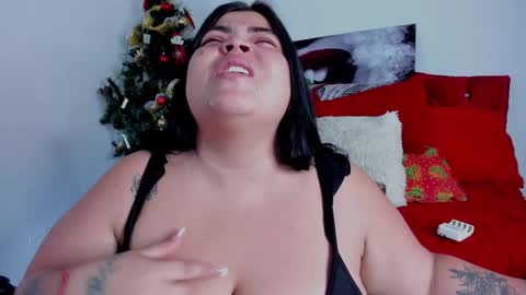 Snapshot of sobigcurvy44 chatting on December 31, 6:46 pm leidy online show from December 31, 6:46 pm