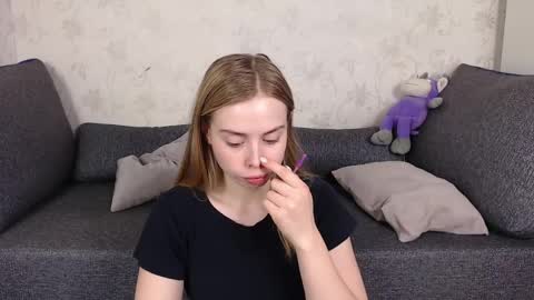 Sofia here online show from April 10, 12:05 am