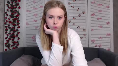 Sofia here online show from December 3, 12:02 am