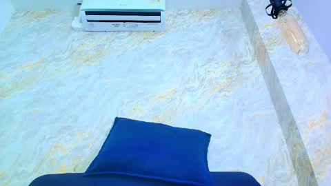 sofiaa_little online show from November 12, 8:40 pm