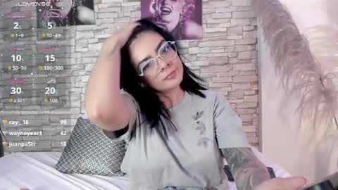 sofiaalarson online show from July 17, 4:43 pm