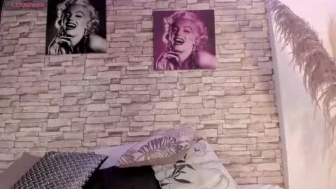 sofiaalarson online show from July 21, 2:51 pm