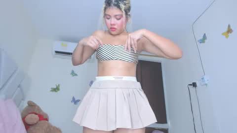 sofiacastillo01 online show from April 25, 6:27 pm