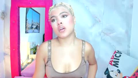 sofiacastillo01 online show from June 25, 1:46 pm
