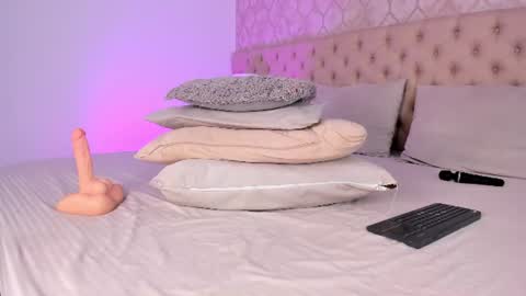 SofiaReyees online show from August 1, 2:19 pm