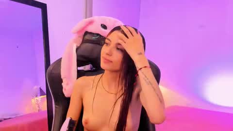 Snapshot of sofiarouge_ chatting on September 10, 11:05 pm Sofia Help me reach 5K followers online show from September 10, 11:05 pm