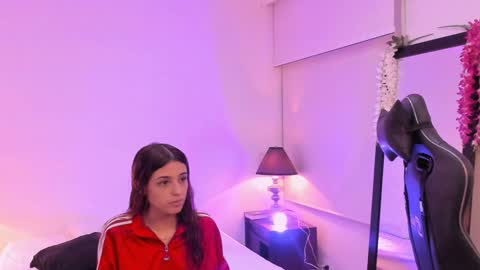 Snapshot of sofiarouge_ chatting on January 28, 1:50 am Sofia Help me reach 5K followers online show from January 28, 1:50 am