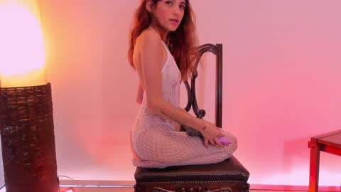 Snapshot of sofiarouge_ chatting on January 23, 8:24 pm Sofia Help me reach 5K followers online show from January 23, 8:24 pm