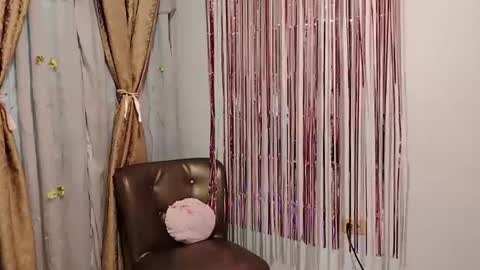 Snapshot of sofibelladelavega chatting on September 18, 3:54 pm Sofi Bella online show from September 18, 3:54 pm