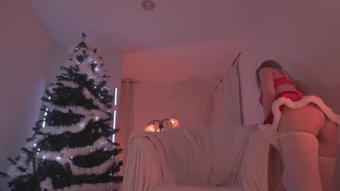 Snapshot of soficb chatting on December 11, 8:28 pm Sofi  online show from December 11, 8:28 pm