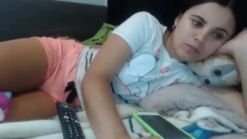 Snapshot of sofigarcia17 chatting on December 17, 4:01 am sofi online show from December 17, 4:01 am