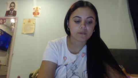 Snapshot of sofigarcia17 chatting on January 6, 5:30 am sofi online show from January 6, 5:30 am