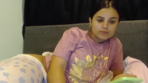 Snapshot of sofigarcia17 chatting on March 5, 3:08 am sofi online show from March 5, 3:08 am