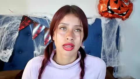 Snapshot of sofiia_tay chatting on October 21, 3:38 pm sofiia_tay online show from October 21, 3:38 pm