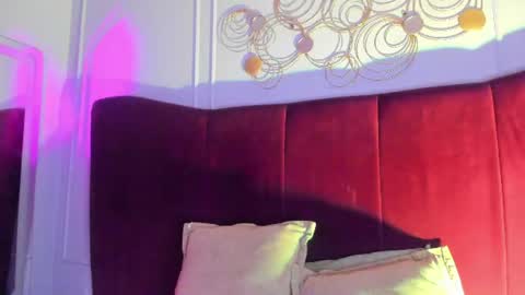 sofiifox online show from July 29, 1:55 pm
