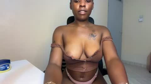 soft_nicole online show from June 23, 11:25 pm